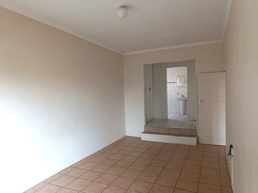 To Let 1 Bedroom Property for Rent in Van Riebeeck Hoogte Eastern Cape